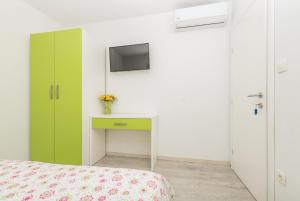TV a/nebo společenská místnost v ubytování Apartmani Katarina