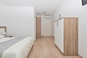 Postel nebo postele na pokoji v ubytování Apartmani Katarina