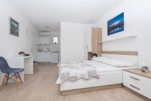Postel nebo postele na pokoji v ubytování Apartmani Katarina