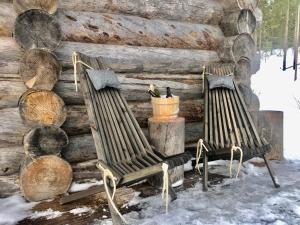 Φωτογραφία από το άλμπουμ του Log Cabin with Private Sauna by Invisible Forest Lodge στο Ροβανιέμι