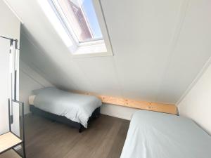 Postel nebo postele na pokoji v ubytování Vakantiehuis Domburg DO08 met Sauna!