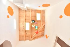 a room with a wooden wall with a window at La Casa Mata Central in Málaga