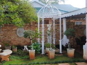 Galeriebild der Unterkunft Alec Wright's Guest Lodge in Potchefstroom