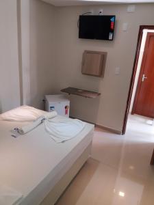 Säng eller sängar i ett rum på Boca do Rio Hotel