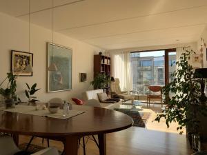 a living room with a wooden table and a living room at ApartmentInCopenhagen Apartment 651 in Copenhagen