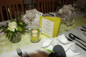 Restaurace v ubytování Gasthof zum Adler - Wahlwies-Restaurant-Montag-Dienstag-Ruhetag