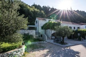 Imagen de la galería de Kameni Dvori - Family Holiday Villa near Dubrovnik, en Lovorno