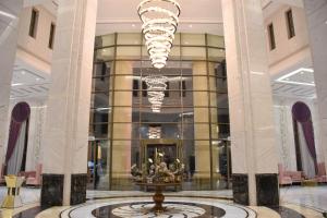 a lobby with a fountain in the middle of a building at Midan Hotel & Suites Al Aziziya in Makkah