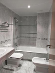Koupelna v ubytování Apartamento Con Piscina en Fonte de Ons4