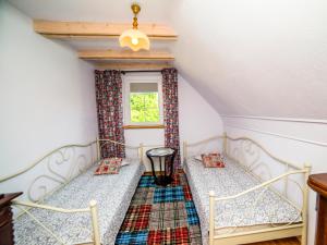 a bedroom with two beds and a window at Zagroda u Macieja in Ustka