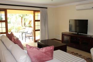 Гостиная зона в Topaz Cove Luxury Villas