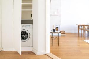 a laundry room with a washer and dryer at Roost Huvilakatu in Helsinki