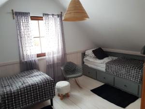 Łóżko lub łóżka w pokoju w obiekcie Ostoja Bukowo 20 Kaszuby, Miętowa Żaba