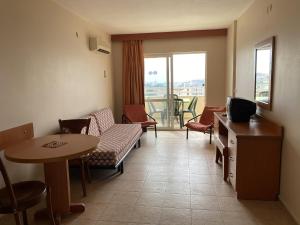 Posezení v ubytování Tuntas Family Suites Kusadasi