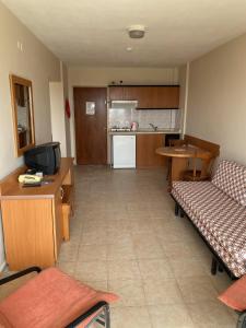 Kuchyň nebo kuchyňský kout v ubytování Tuntas Family Suites Kusadasi