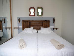 Un pat sau paturi într-o cameră la Apartamento Daoiz