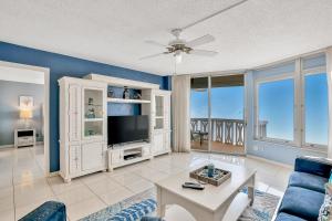 a living room with a tv and a couch at Van Lee 1203 in Ormond Beach