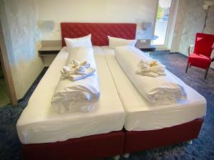 Postel nebo postele na pokoji v ubytování Meister BÄR HOTEL Wettiner Hof