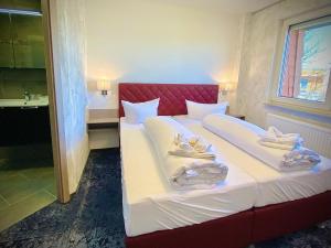 Postel nebo postele na pokoji v ubytování Meister BÄR HOTEL Wettiner Hof + 22 fotografií