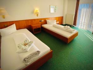 Postel nebo postele na pokoji v ubytování Meister BÄR HOTEL Wettiner Hof