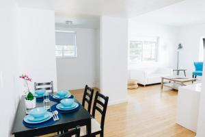 a dining room with a table with blue dishes on it at Aqua Hotel & Suites in Miami Beach