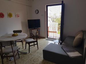 Televízia a/alebo spoločenská miestnosť v ubytovaní Apartment Ute