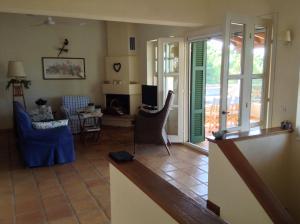 A seating area at Villa Bouboule