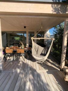 Balkon lub taras w obiekcie Buqez Eco Resort - Beach Villa No 29 - Seaview