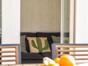 Część wypoczynkowa w obiekcie Buqez Eco Resort - Beach Villa No 29 - Seaview