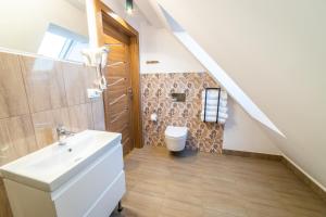 Kúpeľňa v ubytovaní Lawendowe wzgórze Apartamenty + 22 fotografií