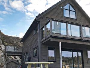 Gallery image of 8 person holiday home in Urangsv g in Ervik