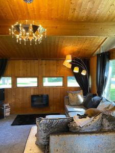 A seating area at Heatherwood Lodge 