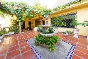 Casa Franco Hotel外面的花园