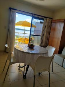 a dining room with a table and a view of the ocean at NorthBeach ::: Dpto. 7 in Colón