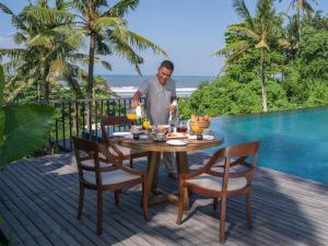 Jídlo v vily nebo okolí + 47 fotografií