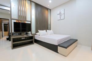 מיטה או מיטות בחדר ב-Sun In Pangandaran Hotel