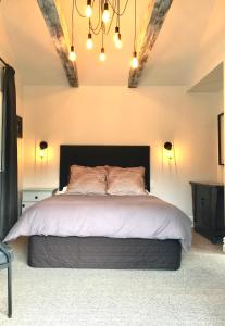 a bedroom with a large bed in a room at Birch Hill Cottage -30 minutes from St Arnaud in Wairau Valley