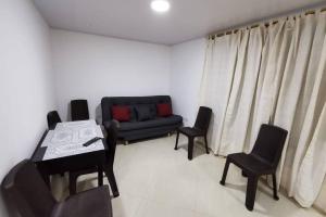 Posezení v ubytování Hermoso y cómodo apartamento
