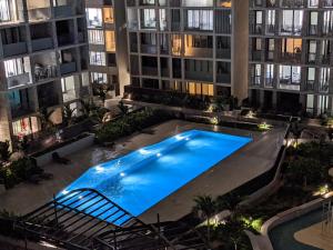 Gallery image of Luxury 3-bed 2-bath, balcony, with pool included, NO PARTIES! in Sydney