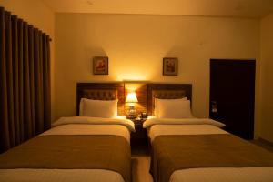 Postel nebo postele na pokoji v ubytování Hotel One Lalazar Multan
