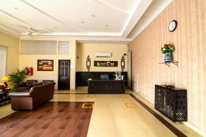 Posezení v ubytování Hotel One Lalazar Multan