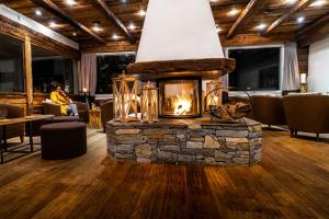Svetainės erdvė apgyvendinimo įstaigoje Lifestyle & Spa Hotel Grächerhof