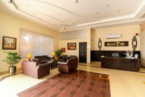 The lobby or reception area at Hotel One Lalazar Multan