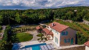 an aerial view of a house with a yard at Villa Plasa Krk in Kras