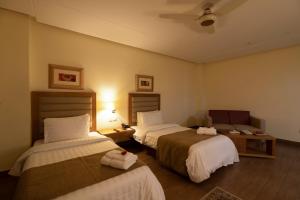 Hotel One Tariq Road Multan客房内的一张或多张床位