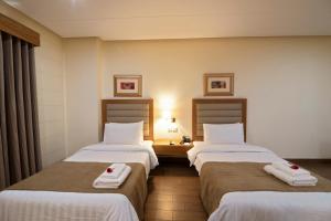 Hotel One Tariq Road Multan客房内的一张或多张床位
