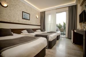 Postel nebo postele na pokoji v ubytování Camyuva Beach Hotel