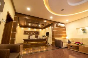 Hotel One Tariq Road Multan的休息区