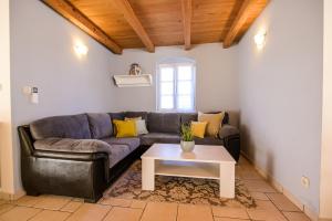 Ein Sitzbereich in der Unterkunft Luxury Villa Kras