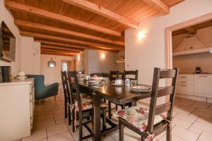 Küche/Küchenzeile in der Unterkunft Luxury Villa Kras